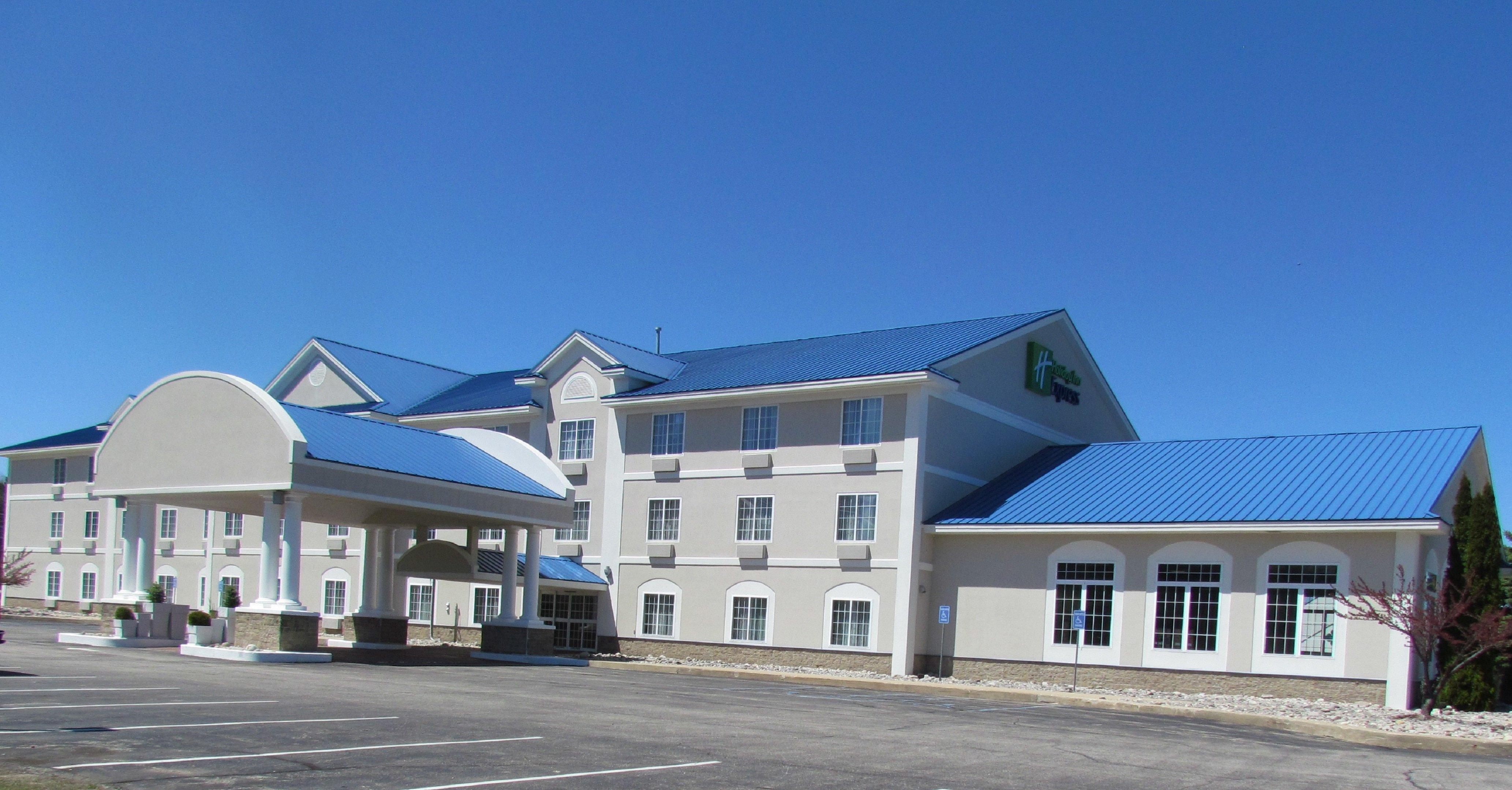 Holiday Inn Express Hotel & Suites Cadillac By Ihg Экстерьер фото