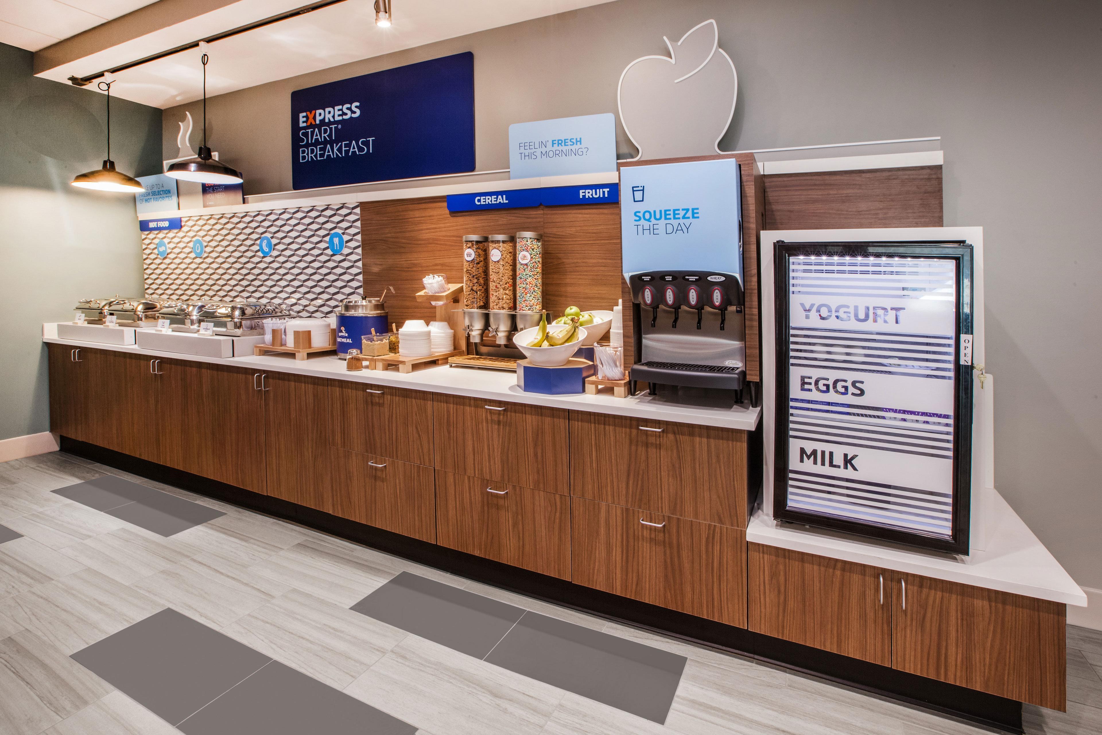 Holiday Inn Express Hotel & Suites Cadillac By Ihg Экстерьер фото