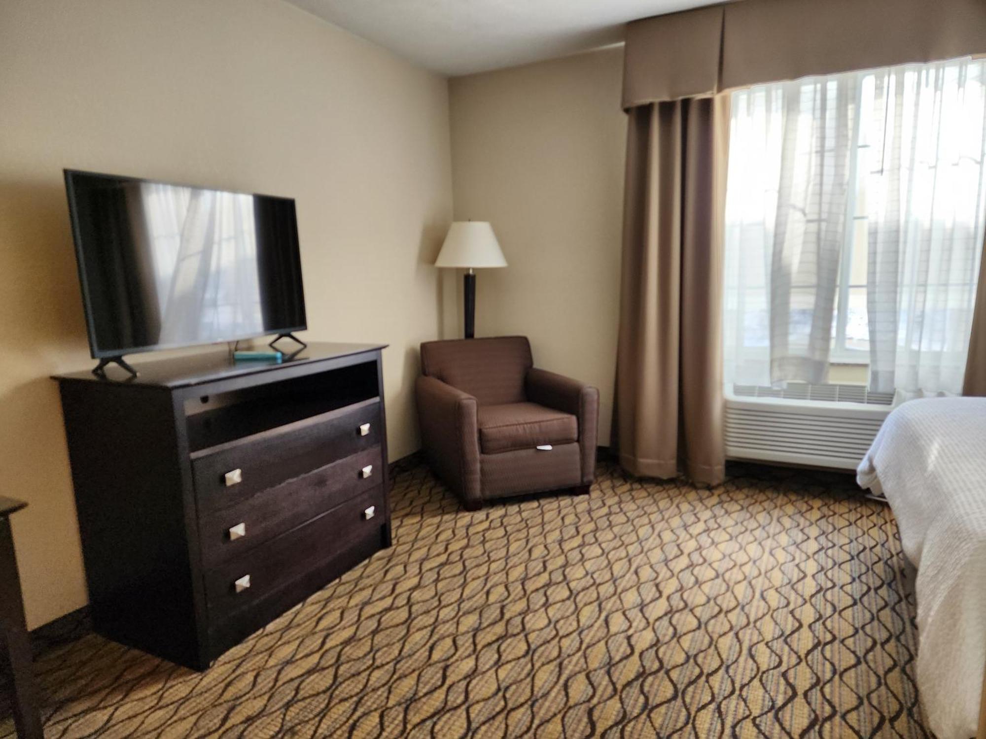 Holiday Inn Express Hotel & Suites Cadillac By Ihg Экстерьер фото